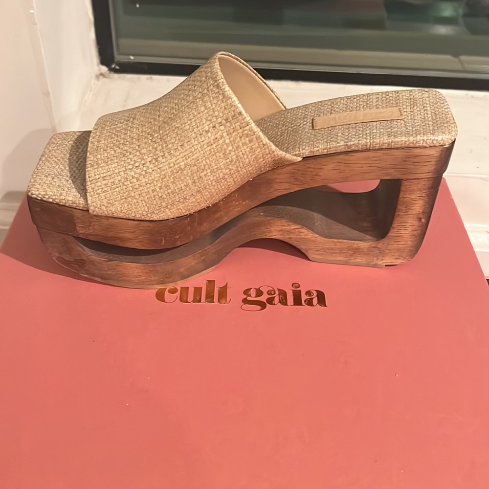 Cult Gaia Platform Sandal - Picture 10 of 12